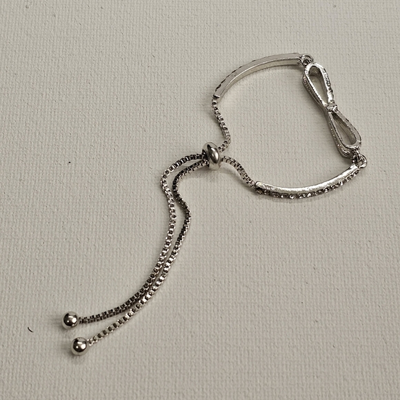 Dainty Bow Rhinestone Adjustable Silver Fadhion Bracelet - Picture 5 of 7